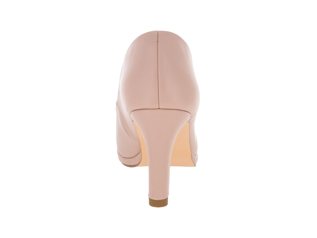 Zapato de tacón stiletto color maquillaje con plataforma.