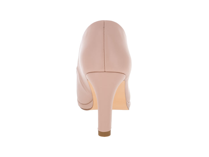 Zapato de tacón stiletto color maquillaje con plataforma.