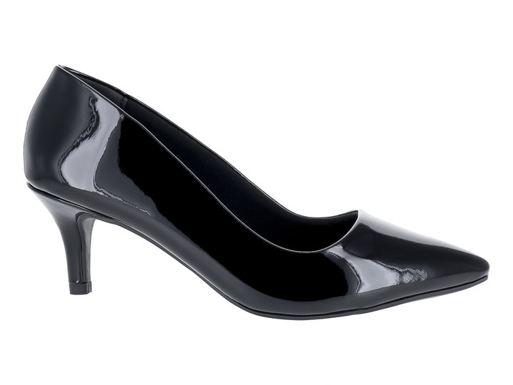 Zapatilla de tacón color negro con acabado brillante de charol.