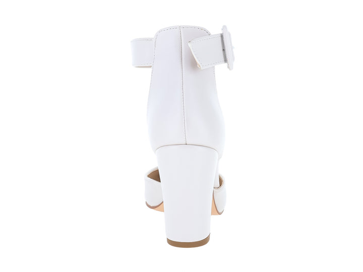 Zapato de tacón color latte con correa ajustable al tobillo y punta cerrada