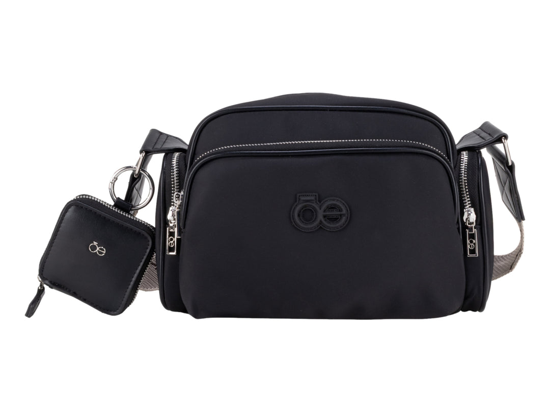 Bolso pequeño color negro de la marca Cloe con un monedero a juego y detalles en color plata.