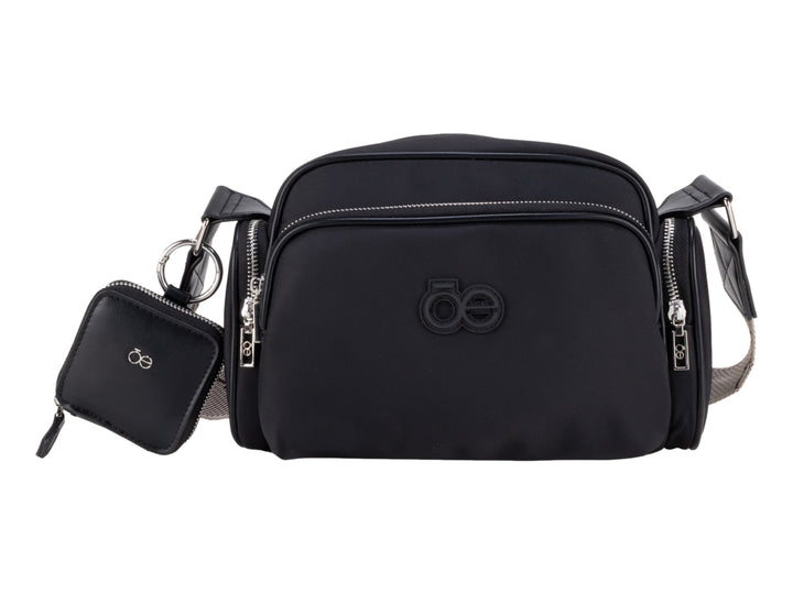 Bolso pequeño color negro de la marca Cloe con un monedero a juego y detalles en color plata.