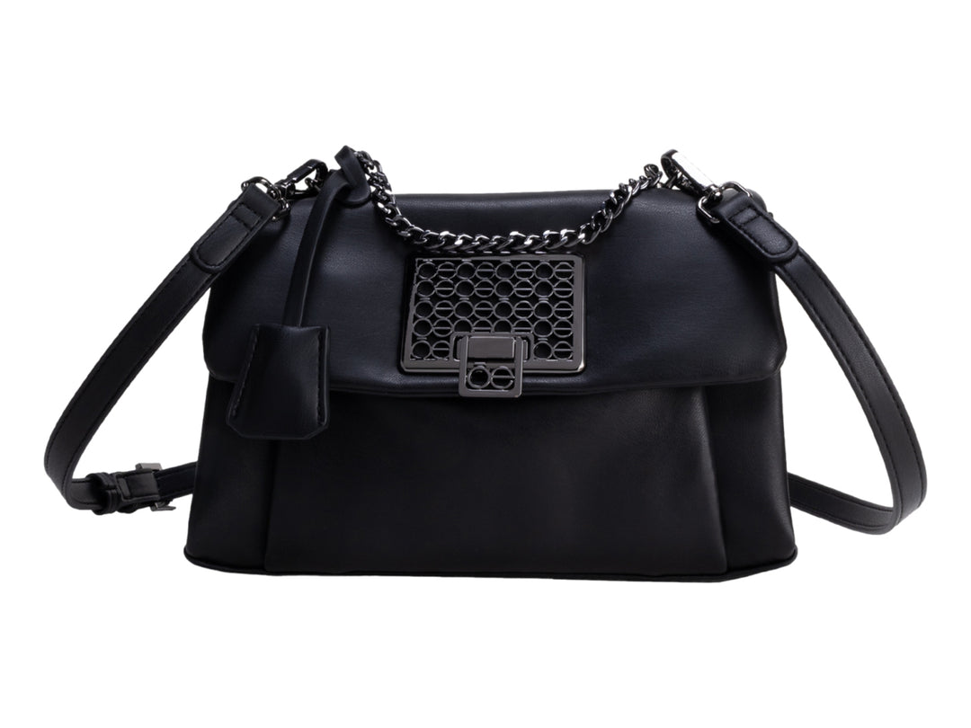 Bolso Cloe color negro con detalle de cadena metálica y correa ajustable sobre fondo blanco.