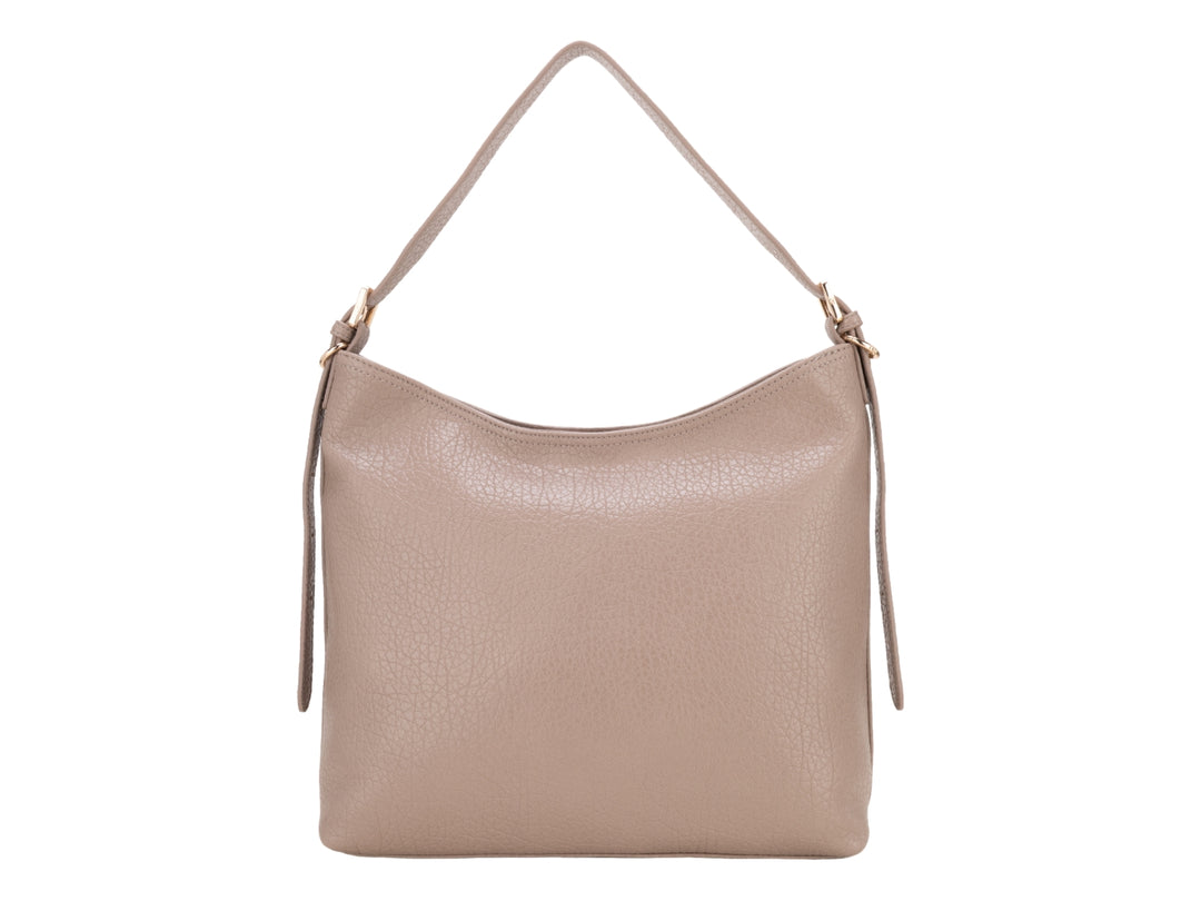 Bolsa de hombro Cloe color fango con detalle de cadena frontal y correa.