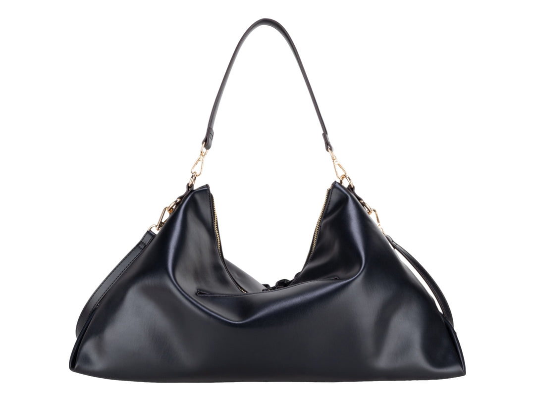 Bolso pequeño color negro de la marca Cloe con detalles en dorado y asa de hombro.