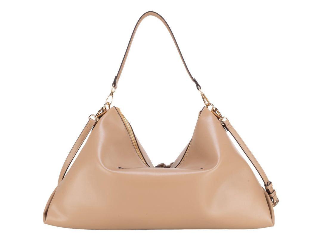 Bolso pequeño Cloe color camel con detalle fruncido y herrajes dorados.