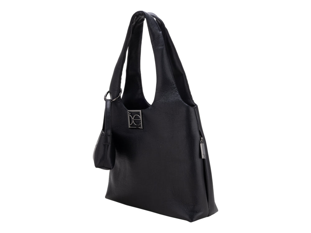 Bolsa Cloe color negro con asa larga y un pequeño monedero adjunto.