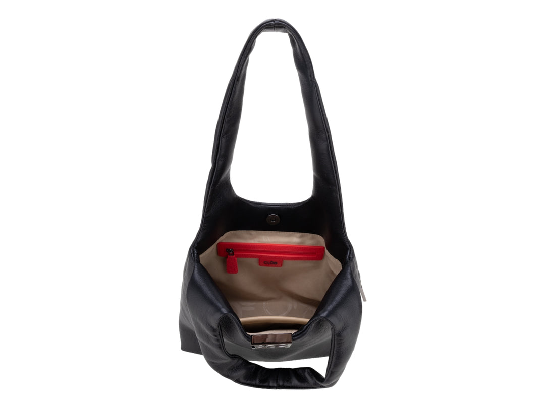 Bolsa Cloe color negro con asa larga y un pequeño monedero adjunto.