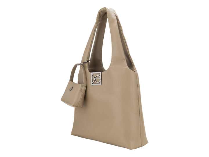 Bolsa Cloe color fango con un pequeño monedero acoplado y asa superior.