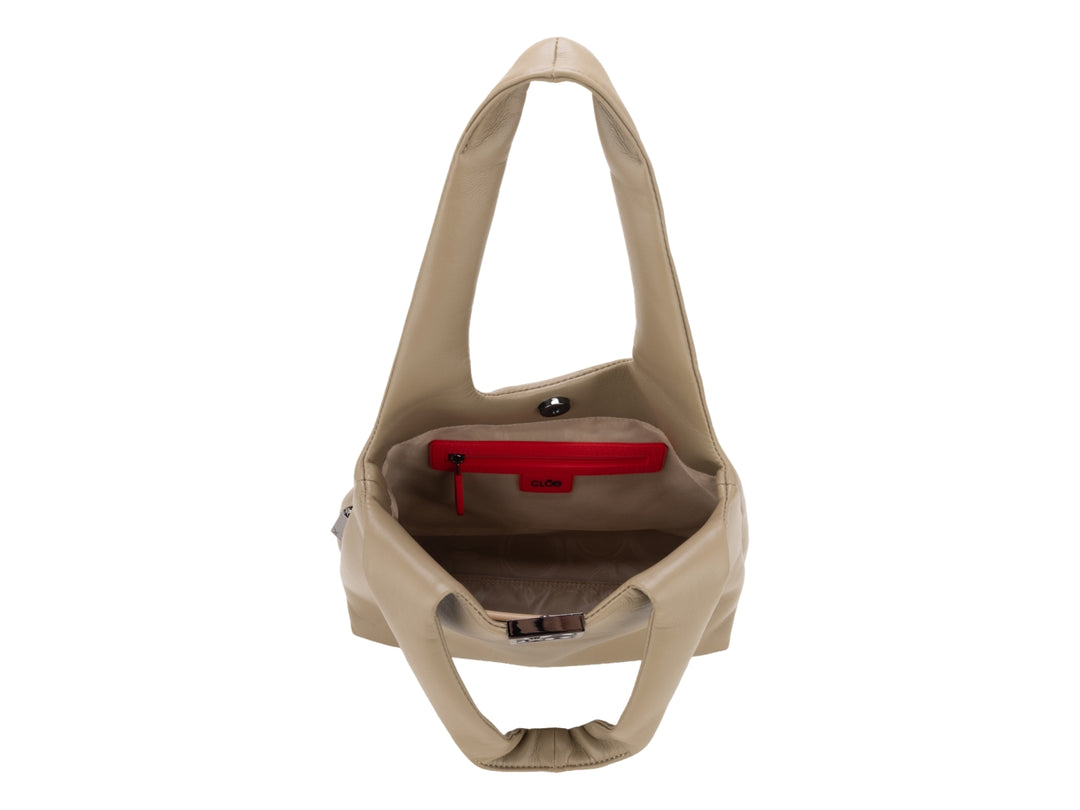 Bolsa Cloe color fango con un pequeño monedero acoplado y asa superior.