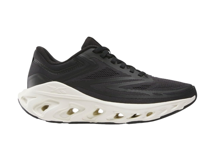 Tenis deportivos Reebok color negro con suela blanca gruesa y diseño ergonómico.