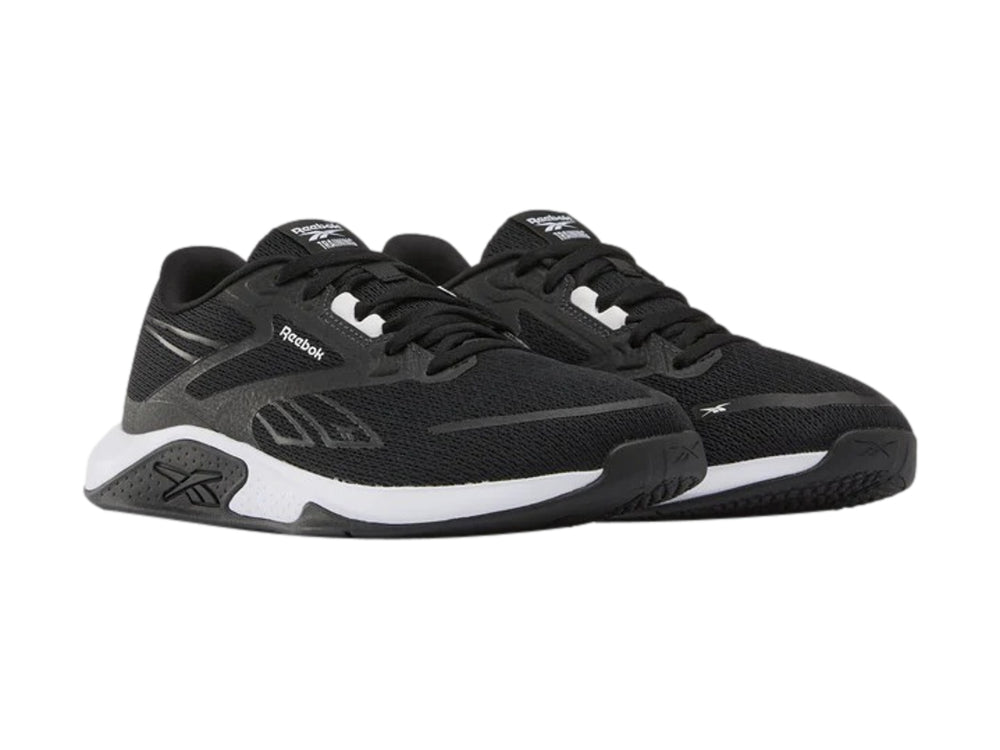 Tenis deportivos Reebok Nanoflex TR 3 en color negro con suela blanca.
