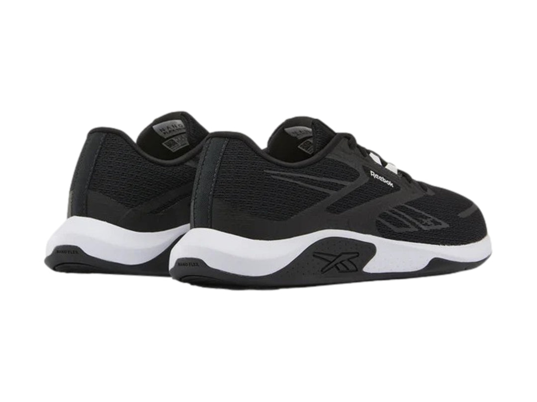 Tenis deportivos Reebok Nanoflex TR 3 en color negro con suela blanca.