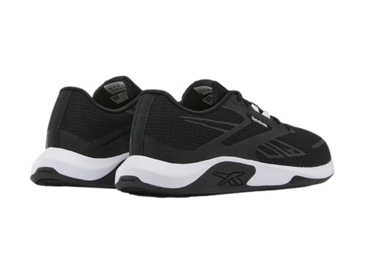 Tenis deportivos Reebok Nanoflex TR 3 en color negro con suela blanca.