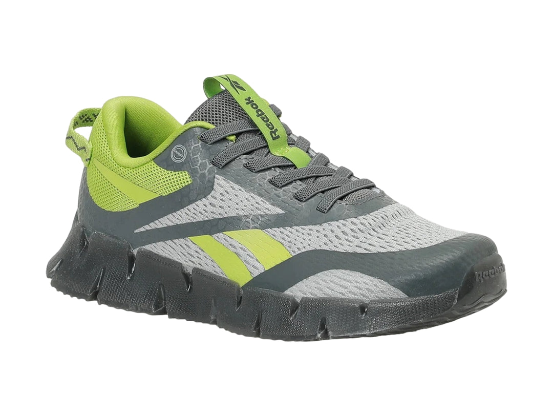 Tenis deportivos Reebok color gris con detalles en verde lima y suela gruesa texturizada.