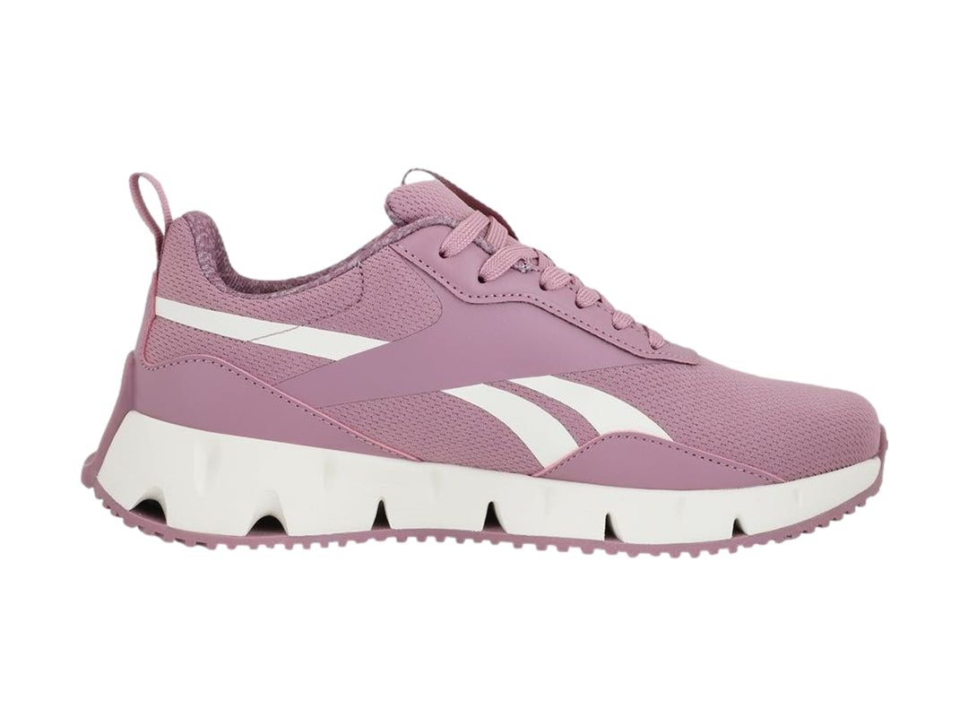 Tenis deportivos Reebok color rosa con suela blanca y detalles en blanco.