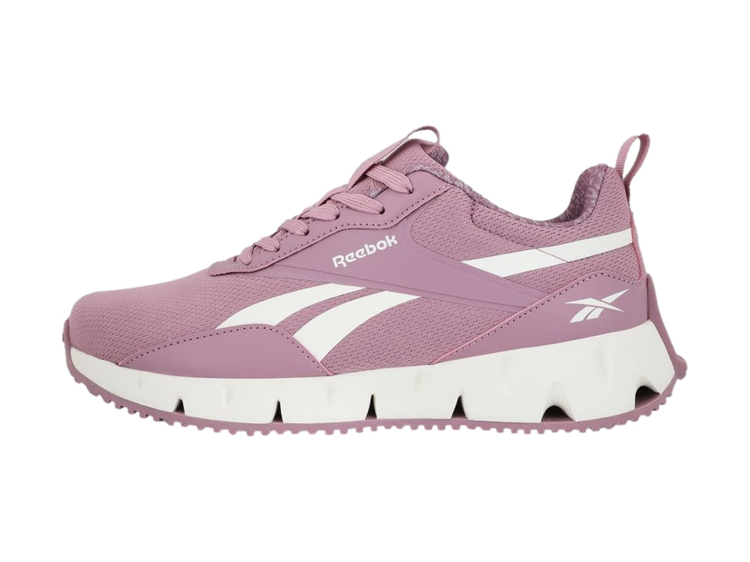 Tenis deportivos Reebok color rosa con suela blanca y detalles en blanco.