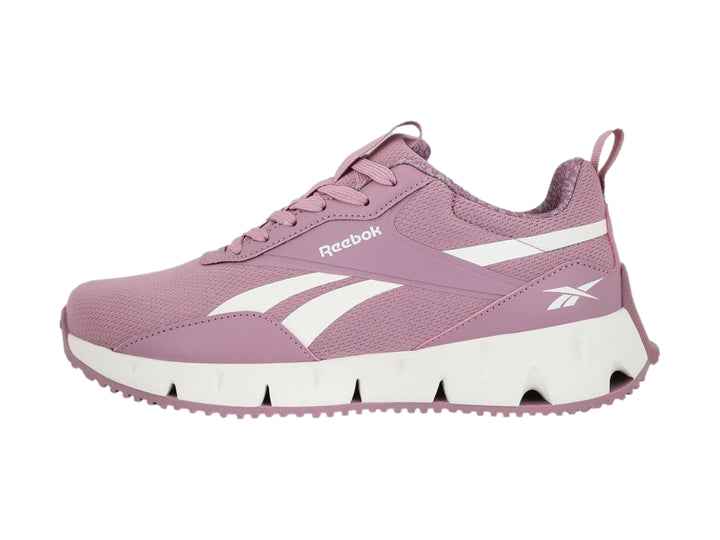 Tenis deportivos Reebok color rosa con suela blanca y detalles en blanco.
