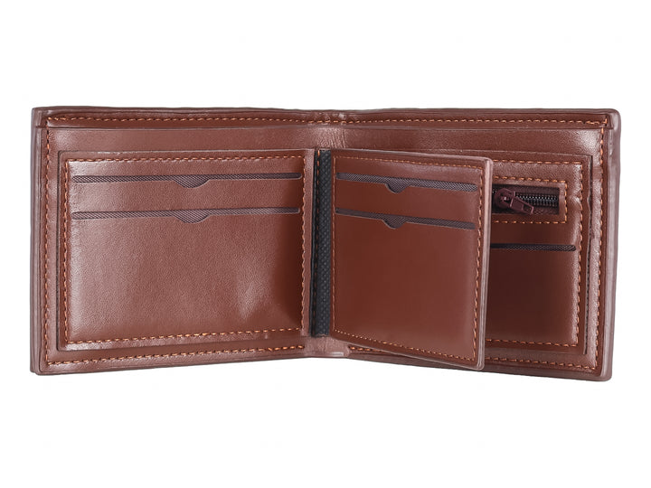 Cartera de cuero color marrón con textura granulada y un pequeño anillo metálico en el lateral.