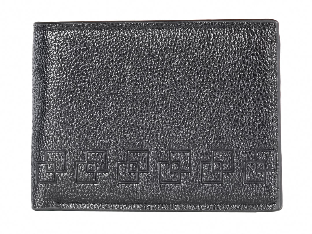 Cartera de cuero color negro con textura rugosa y diseño geométrico grabado en la parte inferior.