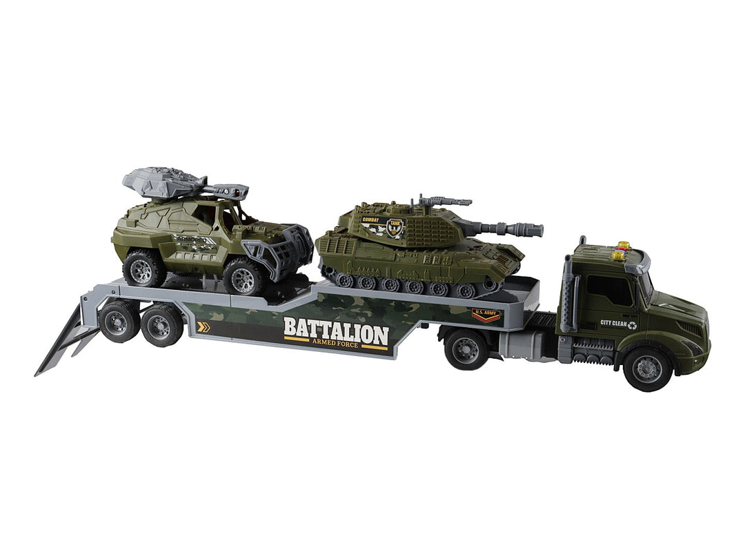 Set de juguetes militares verde que incluye un camión de transporte, un tanque y un vehículo blindado en su empaque.