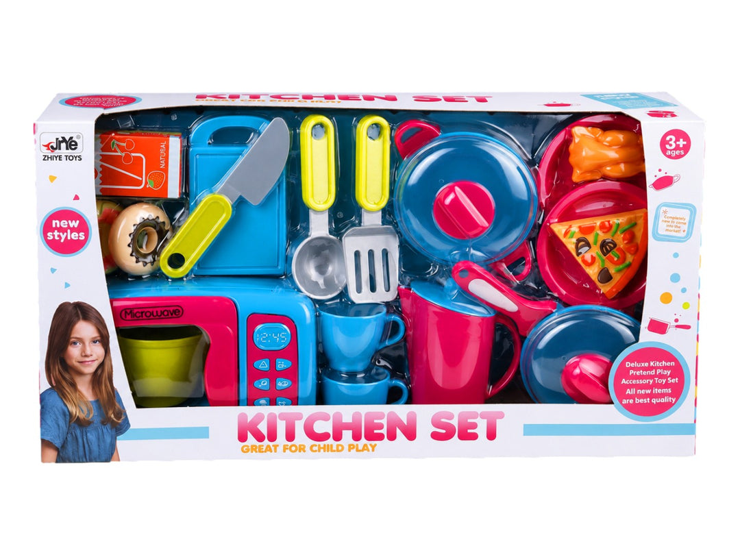 Set de cocina de juguete multicolor con microondas, utensilios y alimentos en empaque transparente.