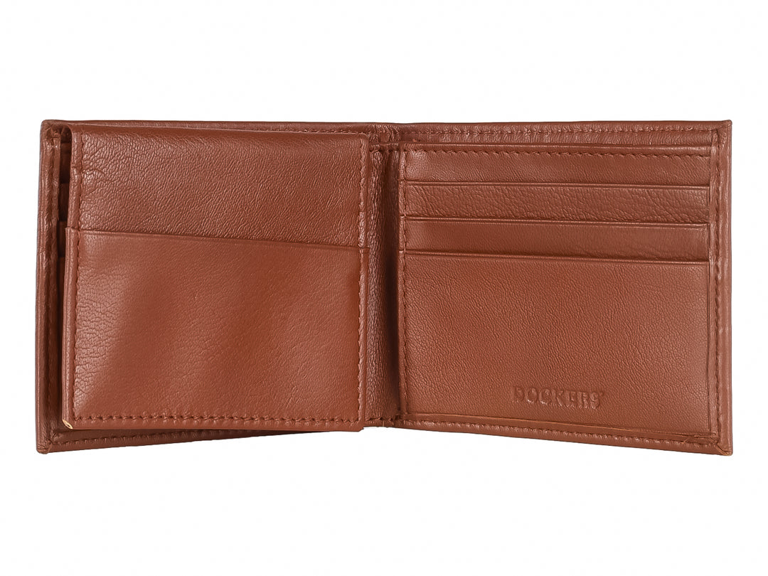 Cartera Dockers de color café en cuero con costuras perimetrales y logo grabado.