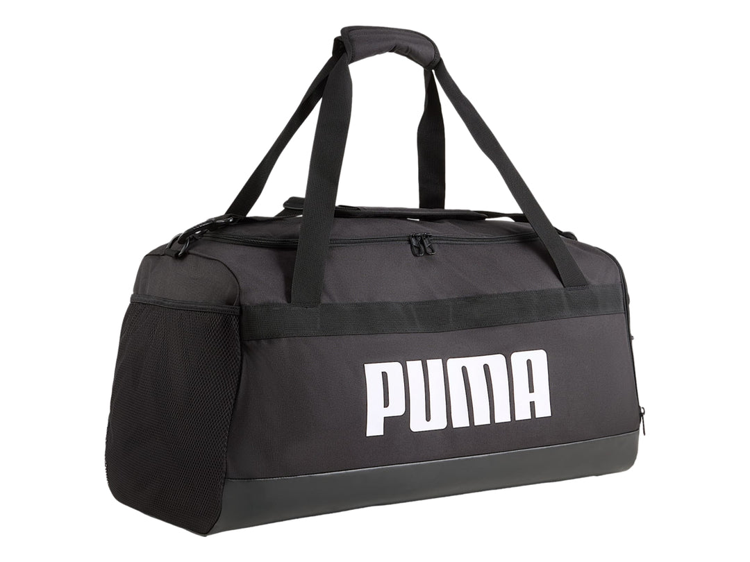 Maleta deportiva Puma de color negro con logotipo blanco en el centro y asas superiores.