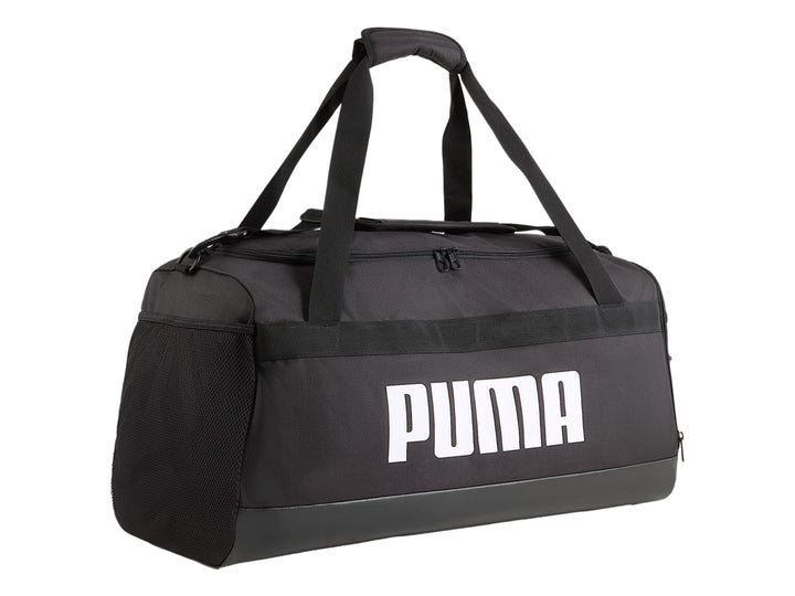 Maleta deportiva Puma de color negro con logotipo blanco en el centro y asas superiores.
