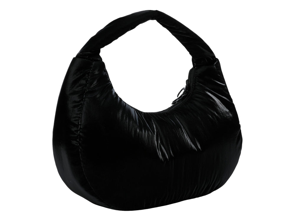Bolso hobo color negro brillante de la marca PUMA con asa superior.