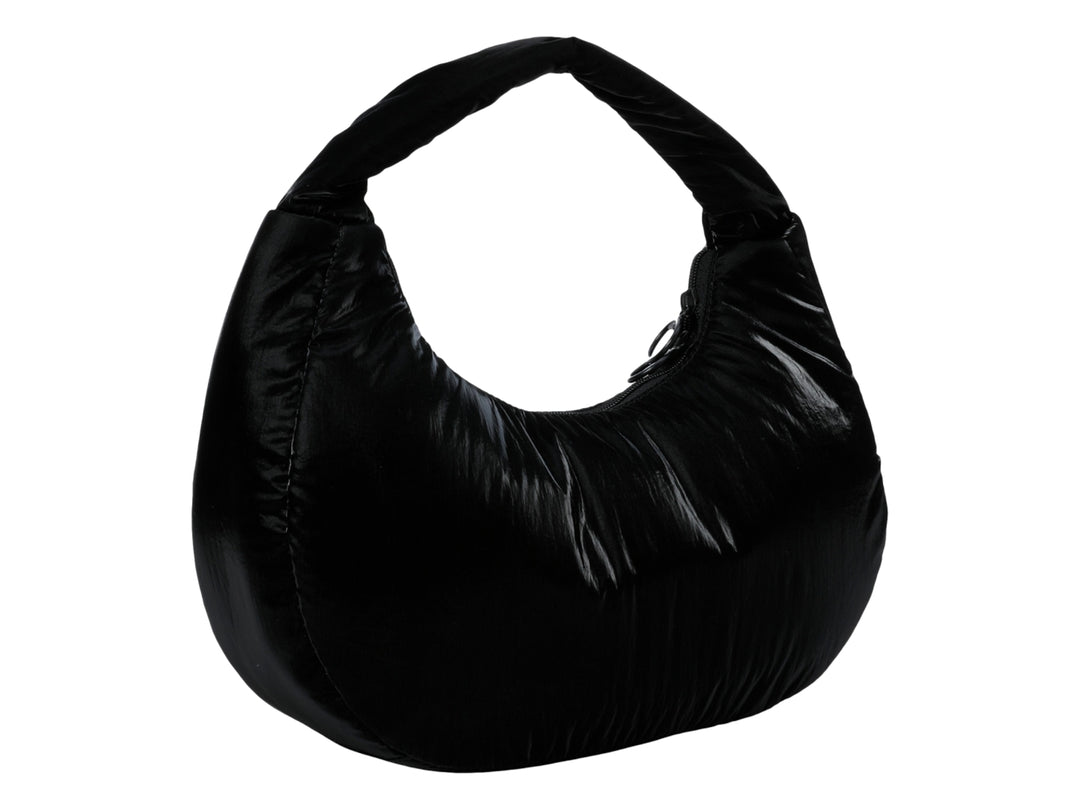 Bolso hobo color negro brillante de la marca PUMA con asa superior.