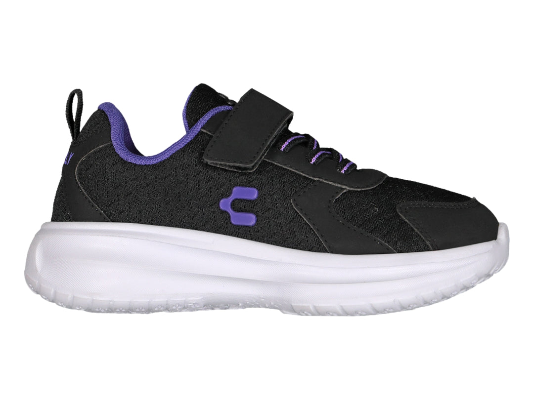 Tenis Charly Road Casual para niña en color negro con suela blanca y detalles en morado.