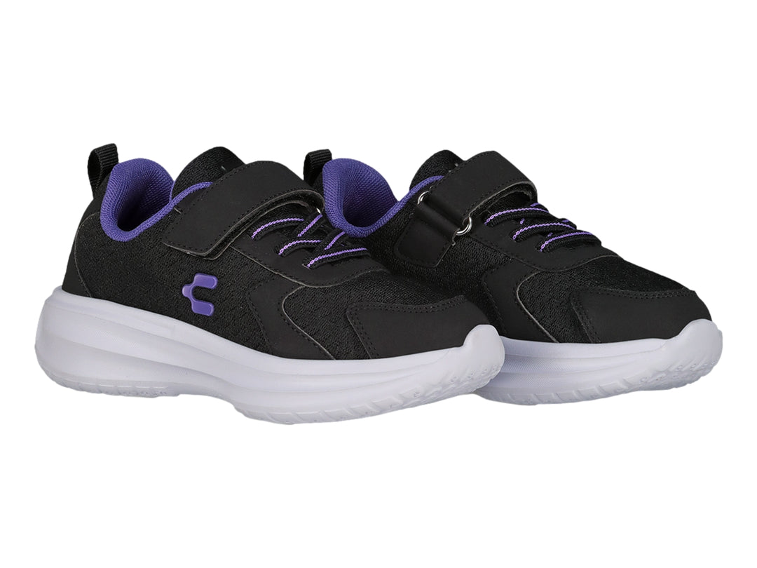 Tenis Charly Road Casual para niña en color negro con suela blanca y detalles en morado.