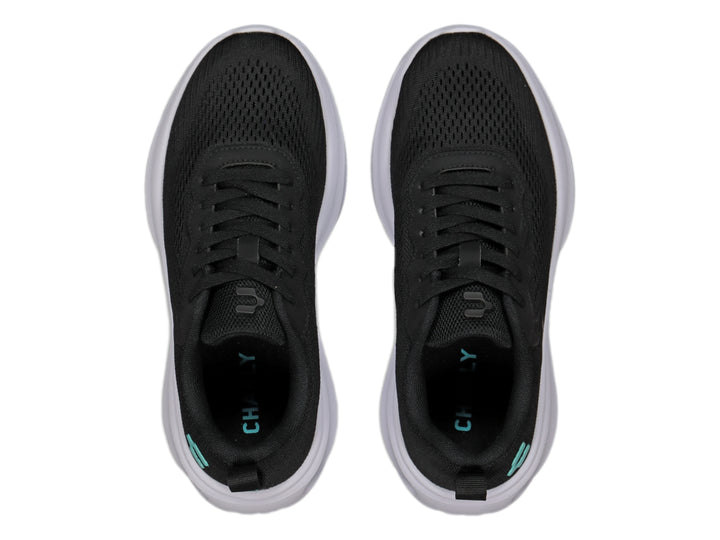 Tenis Charly Road Casual para mujer en color negro con suela blanca gruesa.
