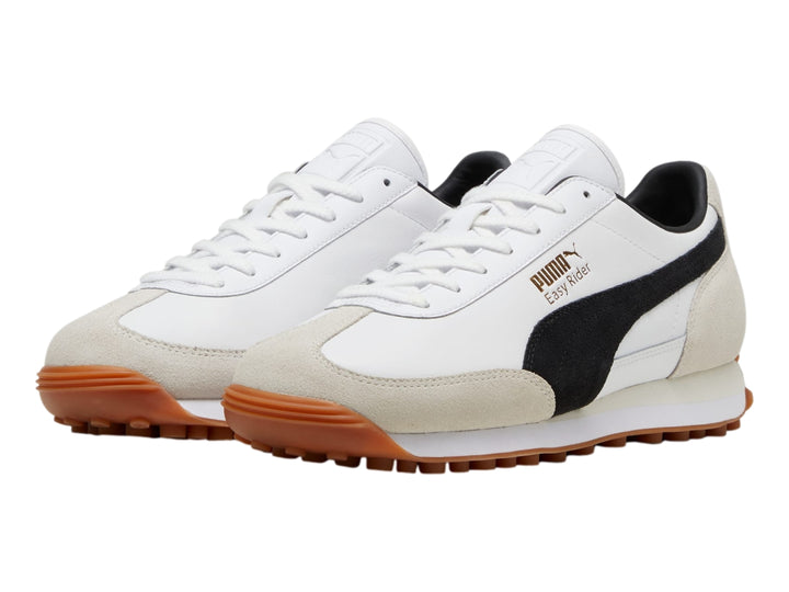 Tenis Puma Easy Rider Mix color blanco y negro con detalles en beige y suela color café.