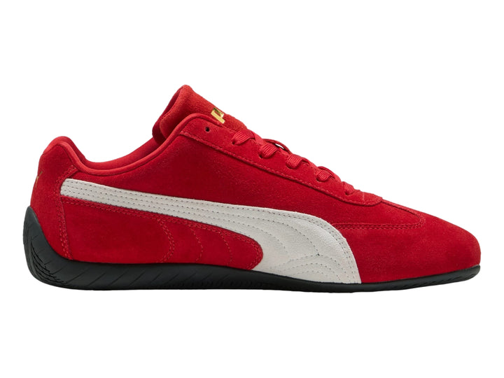 Tenis PUMA Speedcat OG en color rojo con franja blanca lateral y suela negra.
