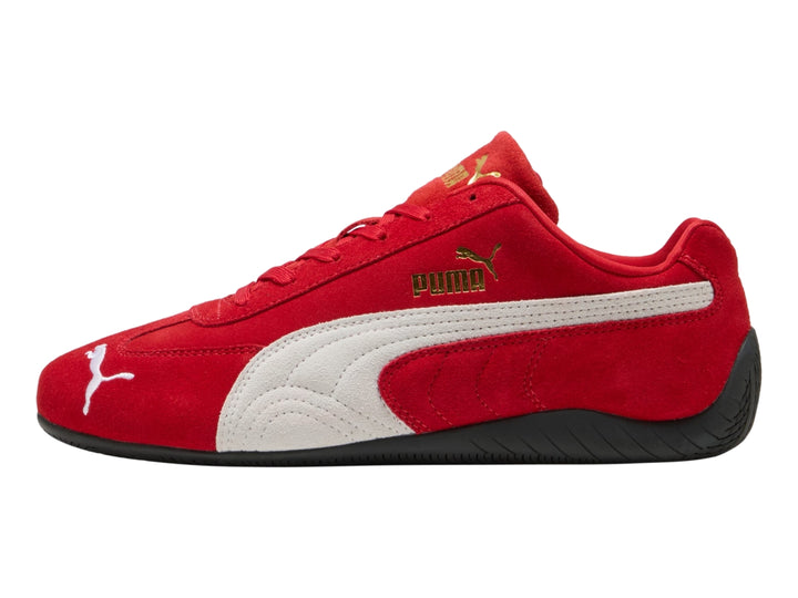 Tenis PUMA Speedcat OG en color rojo con franja blanca lateral y suela negra.