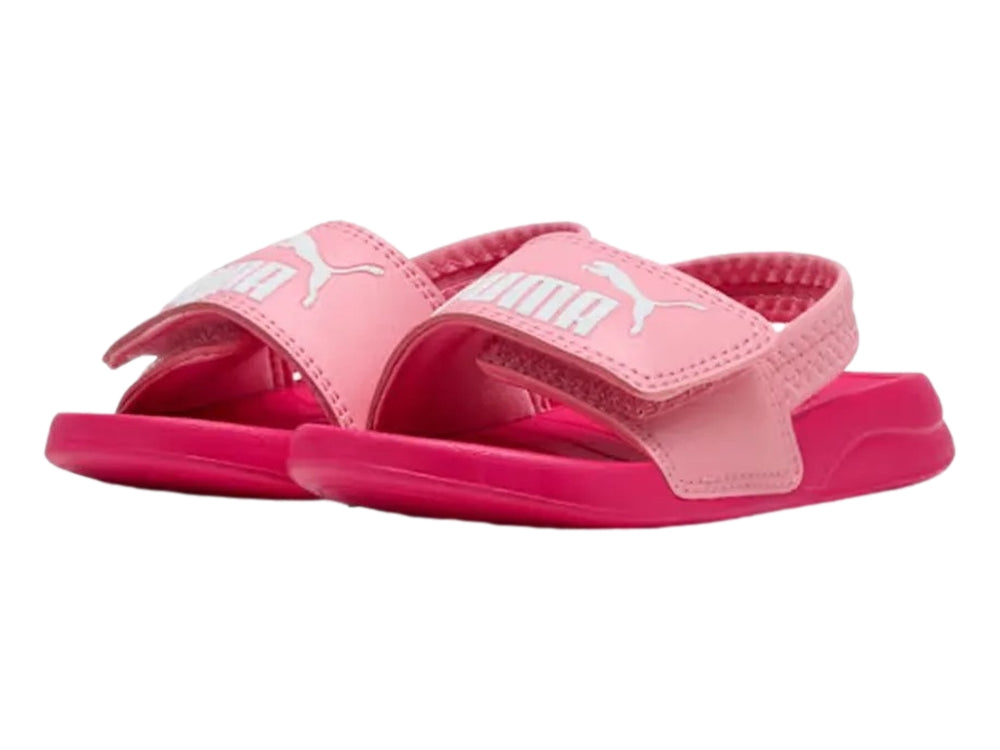 Sandalia infantil PUMA de color rosa con correa trasera y logotipo blanco en la parte superior.