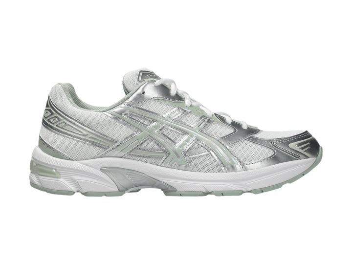 Tenis deportivos ASICS GEL-1130 color blanco y verde sage frost con malla transpirable y detalles sintéticos.