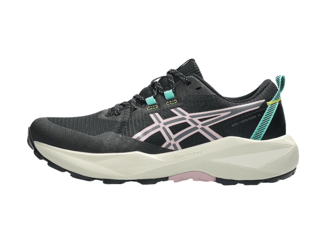 Tenis deportivos ASICS Gel-Venture 11 color negro con detalles rosa y suela blanca.