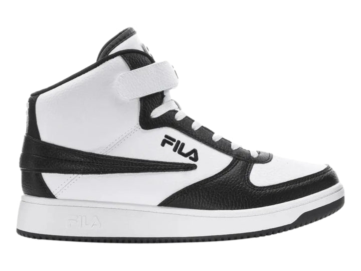 Tenis FILA de bota alta en colores blanco y negro con correa en el tobillo.