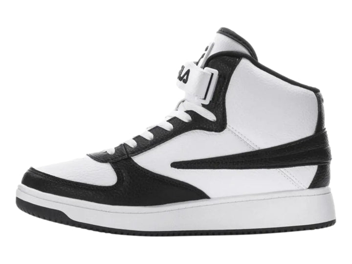 Tenis FILA de bota alta en colores blanco y negro con correa en el tobillo.