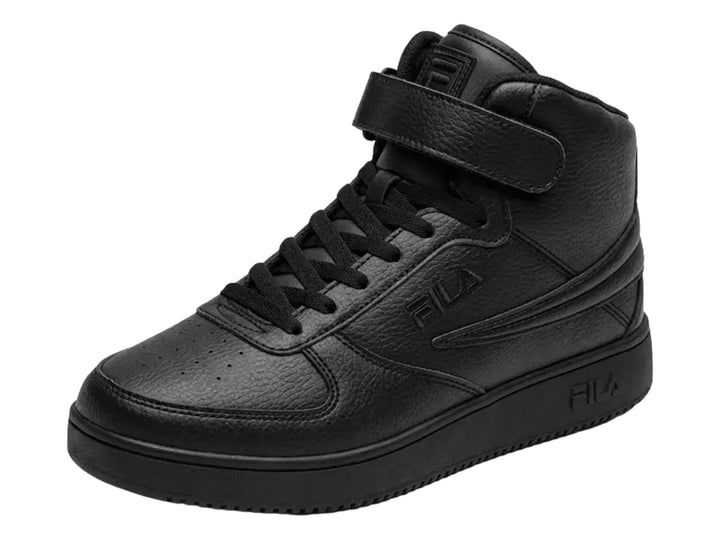 Tenis FILA de bota en color negro con correa en el tobillo y suela negra.