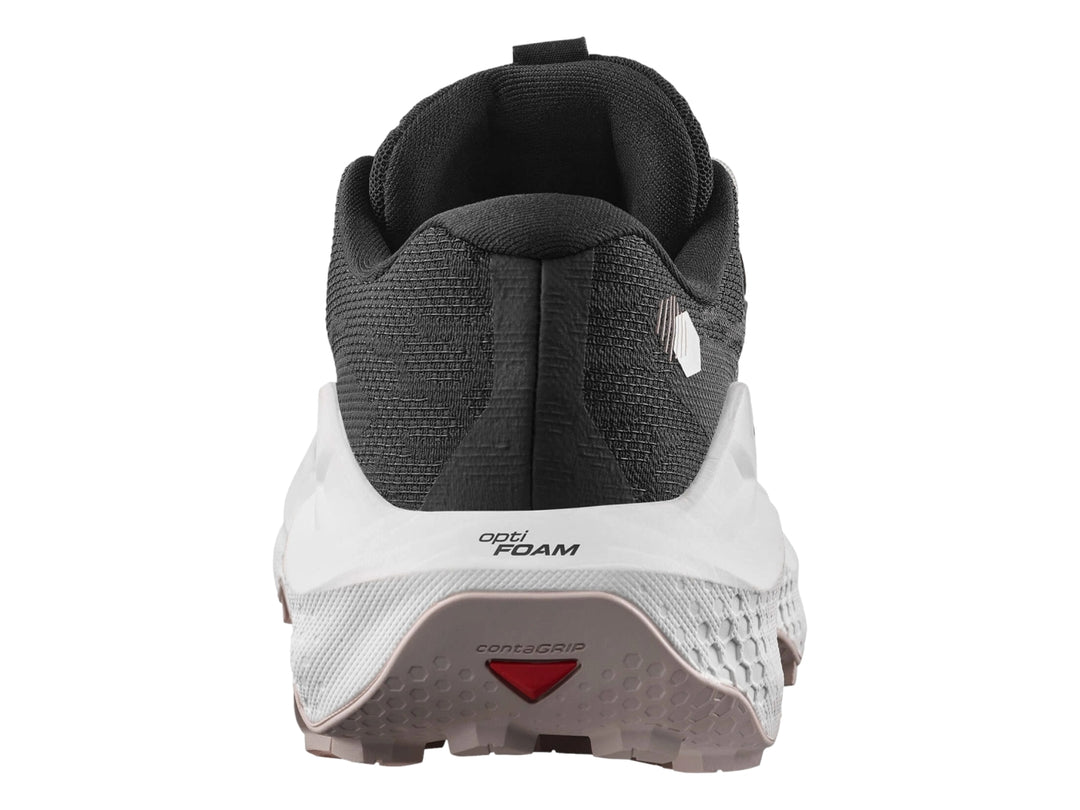Tenis deportivos Salomon Ultra Glide 4 color negro con suela blanca y detalles en rosa pálido.