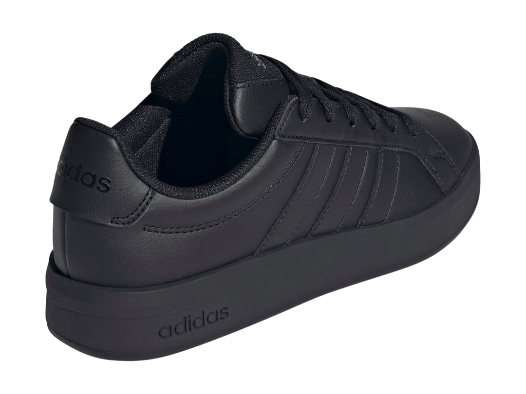 Tenis Adidas Grand Court 3.0 en color negro para niños con suela plana y cordones.