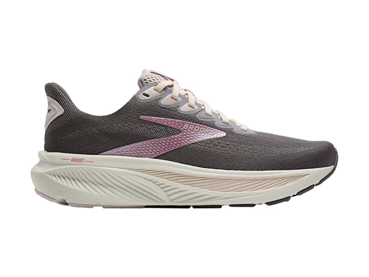 Tenis Brooks Ghost 17 para mujer en color gris oscuro con suela blanca y detalles en rosa.