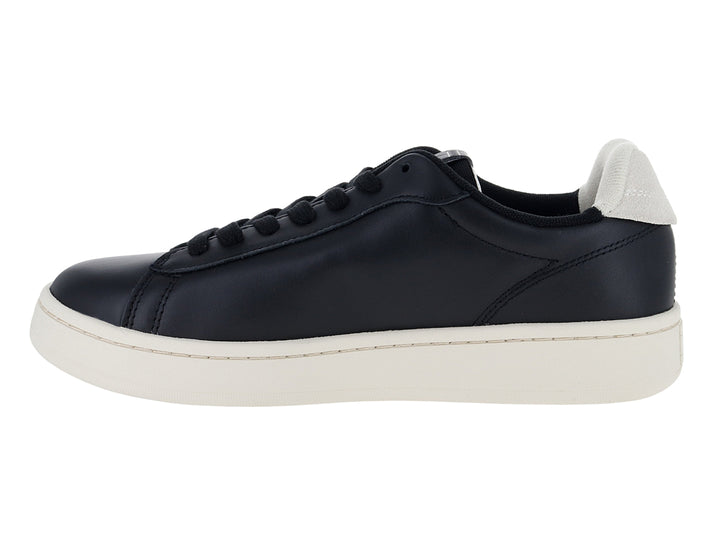 Tenis casuales Tommy Hilfiger color negro con suela blanca y logotipo frontal.