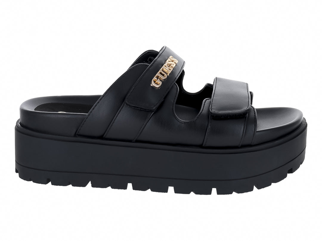 Sandalias de plataforma color negro marca GUESS con suela gruesa y correas ajustables.