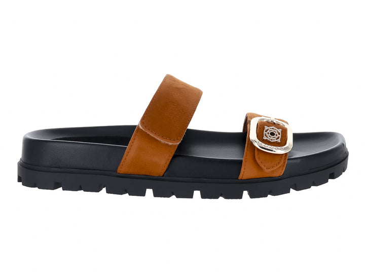 Sandalias Guess color cognac con suela negra gruesa y hebilla dorada para mujer.