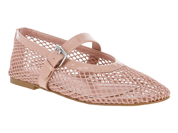 Ballerinas color natural con diseño de malla tejida y correa con hebilla plateada.